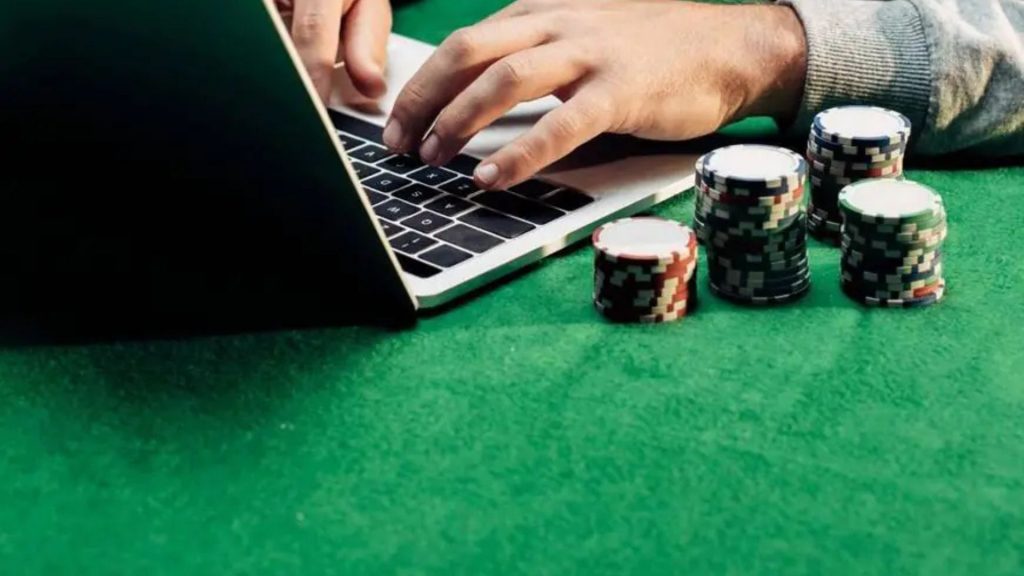 Live vs. Online Poker: Which Is Better?