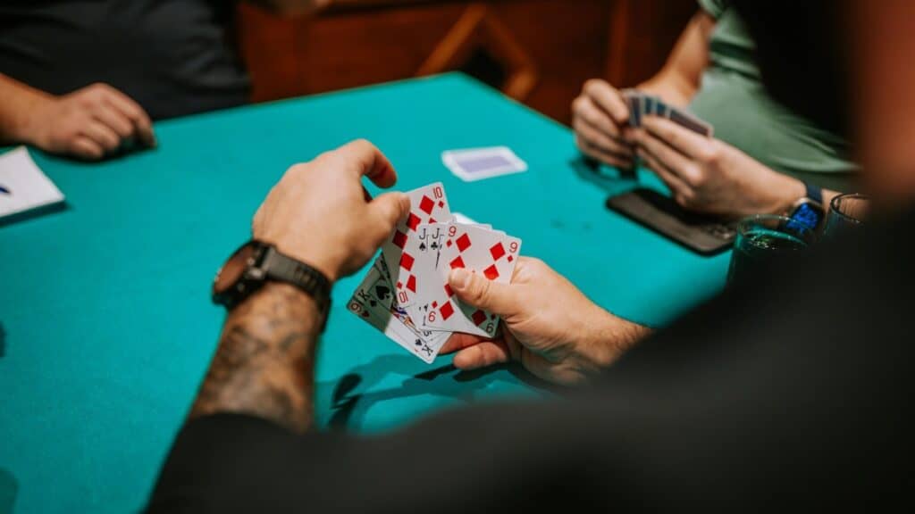 How psychology influences decision-making at the poker table